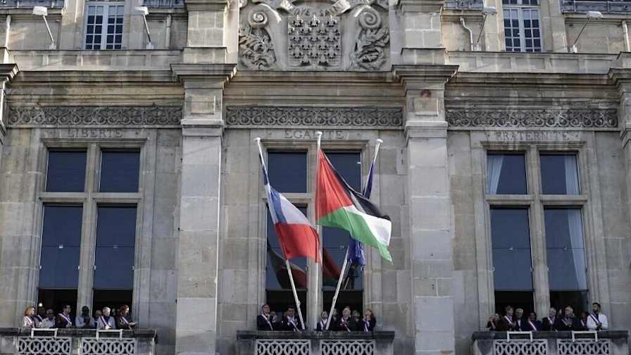 f8106676ac383bca50b8a0e25fad6817 Le drapeau palestinien flotte sur la mairie de Saint-Denis